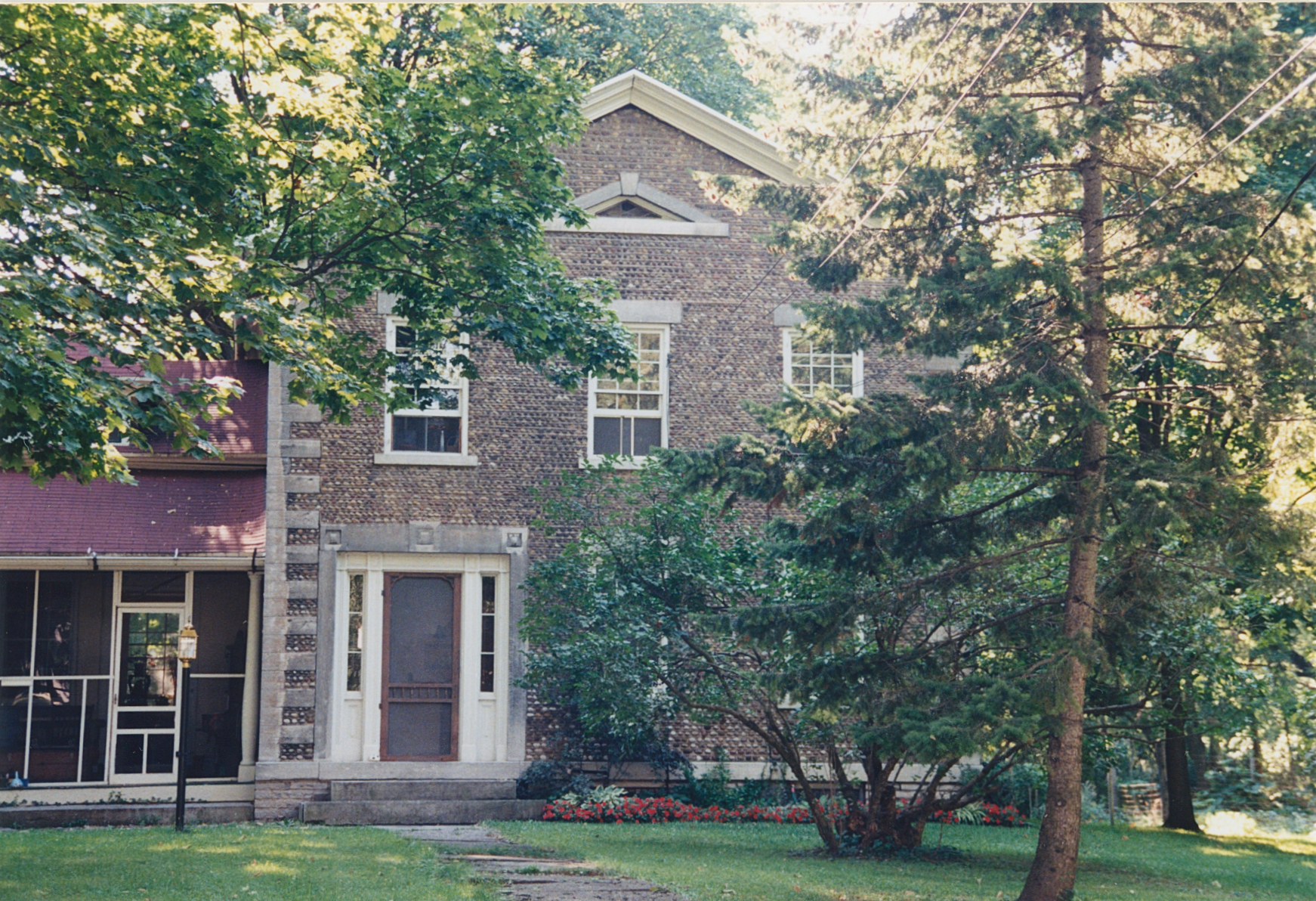 Syr-1 1942 Valley Dr 2